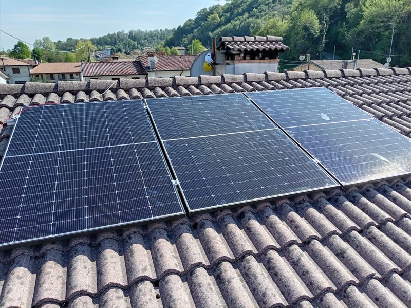 Campo fotovoltaico finito