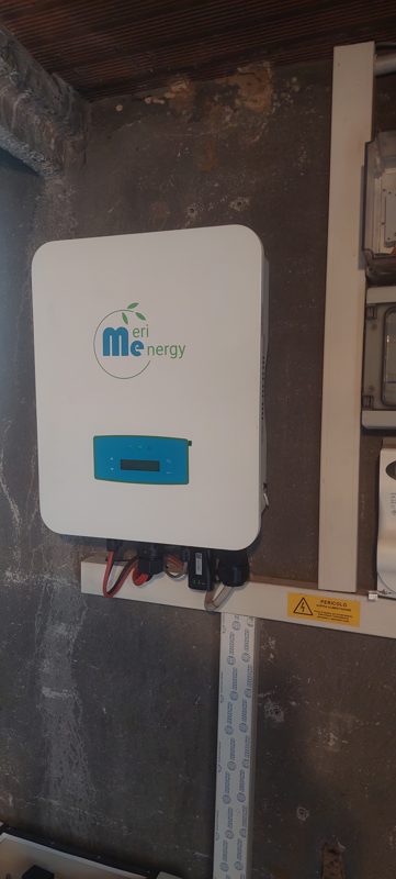 Inverter ibrido installato a parete